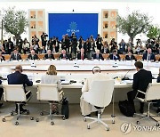 G7정상회의 "언제까지나 우크라 지원" 결의…中에도 경고