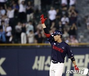 '역전만 6번' 롯데, '엘롯라시코' 명승부서 승리…NC 손아섭 2500안타(종합)