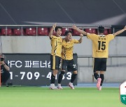 교체타이밍의 승리, '1위 잡은' 성남 2연승 신바람, 전남은 부천과 1-1