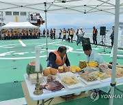 함상에서 열린 속초 실향민문화축제 위령제