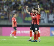 K리그1 강원, 수원FC 3-1 격파 '7년 만에 5연승+첫 선두 등극'(종합)