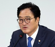 ‘중심 잡는’ 우원식 의장, ‘민주당 단독 원구성’ 주장에 “여야 협의” 강조