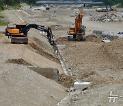 장마 앞두고 복구 공사 한창인 포항 냉천