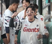 외야수 팬 투표 1위는 놓쳤지만...'올스타' 윤동희, 롯데 자존심 지켰다 [IS 피플]