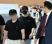 김수현, 입국 의전받는 ‘백현우’ [포토엔HD]