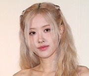 블랙핑크 로제, 테디 손 잡을까…더블랙레이블 "논의 중"[공식입장]