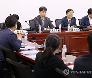 정치인 유튜브 출연에…전문가 "분노 선동" 野부총장 "압승 역할"