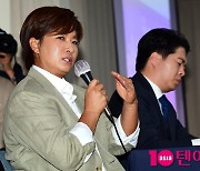 [TEN포토]박세리 "부모님과 소통을 안하고 자매들하고는 소통중"