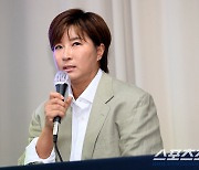 [포토] 인사말 하는 박세리 이사장, 부친 사문서 위조혐의 기자회견