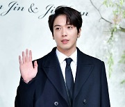 정용화, 7년 만에 스크린 컴백…'단골식당' 출연 확정