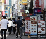 치솟는 물가에 닫히는 지갑…사회초년생 겨냥 카드까지 나와