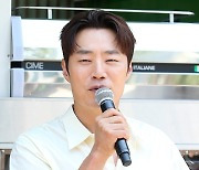 [ET포토] 이희준, '핸섬한 인사말'