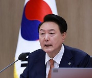 윤 대통령 “환자 저버린 불법행위 엄정 대처 불가피”