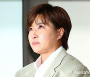 눈물 흘리는 박세리 이사장