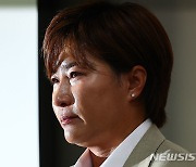 눈물 흘리는 박세리 이사장