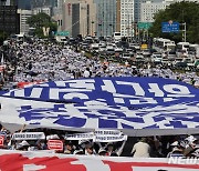 보건의료노조 "의사 연봉 최고 6억…증원 백지화 주장 명분 없어"