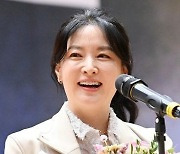 ‘6·25 참전 용사 가족’ 이영애, 천안함재단에 5000만원 기부