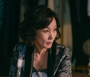 추리소설 작가부터 킬러까지…이혜영, 60대의 ‘걸크러시’