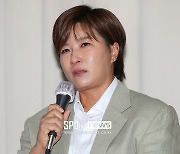 [포토S] 눈물 참으며 답변하는 박세리