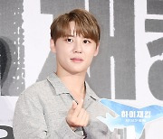 [TD포토] 김준수 '하트~'