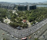 여의대로 가득 메운 의사들