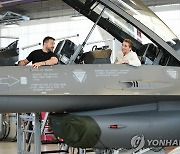 우크라 의원 "美, F-16 조종사 훈련 일부러 늦춰…겨우 20명 "