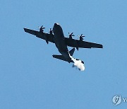 사격하는 미 특수전 항공기 AC-130J