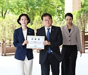 조국혁신당, '명품 가방 수수 의혹' 김건희 여사 등 공수처 고발