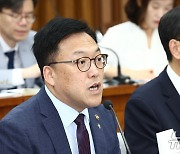 민생특위 참석한 김병환·한훈 차관