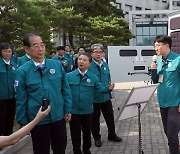 산림청 장비 둘러보는 한덕수 국무총리