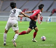 [포토] '어디 가려고' 거칠게 잡아당기는 김해승