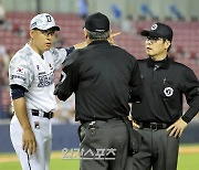 판독 후 항의로 오심 정정 이끈 이승엽 감독 "퇴장 당하더라도 중요한 상황이라···"