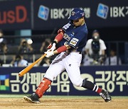 'KBO 새 역사 초읽기' 손아섭, 통산 최다안타 부문서 박용택과 어깨 나란히