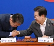 민주 지도부 이재명 찬사…“민주당의 아버지”, “이재명 시대”