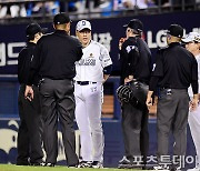 '포스·태그 논란' KBO, 18일 잠실 NC-두산전 심판위원·판독관에 제제금 및 경고 처분