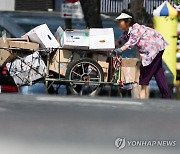 폭염 속에도 멈출수 없는 삶