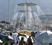 '죽음의 순례' 된 이슬람 하지…52도 폭염에 사망자 900명 넘어