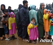 "그리스 해안경비대가 난민들 배밖으로 던져 죽였다"-BBC