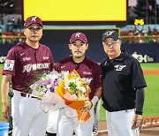 역시 리빙 레전드… 이용규, KBO 역대 22번째 2000경기 출장 금자탑