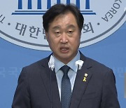 ‘이대생 성상납 발언’ 김준혁 맞고소…이대 동문들은 추가 고발