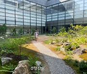 ‘여성 조경기술사 1호’에서 ‘조경계 노벨상’까지···정영선 반세기 작업 한눈에[미술관 옆 식물원]