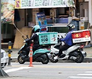 배달 3사 ‘구독 전쟁’ 시작됐다…쿠팡이 흔든 판에 네이버도 참전