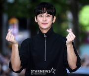 '갤럽 1위' 오른 김수현, 대세 이어간다..스타랭킹 男 배우 2위