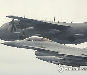 편대비행 하는 (K)F-16·AC-130J