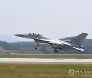 한미 연합공중훈련 중 F-16 이륙