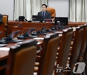 거야 벼르는 국회 운영위 첫 업무보고…대통령실, 안 간다