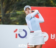 [STN포토]윤민아, 힘차게 출발하는 티샷