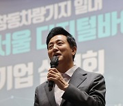 '호감 가는 정치인' 2위 차지한 조국…1위는 누구? [갤럽]