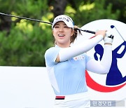 [포토] 윤민아, '공 보며 미소 방긋~' (BC카드·한경 레이디스컵 2024)