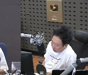 박명수 말실수→전민기 웃음 빵 “방송 하루 이틀 하는 것도 아닌데”(라디오쇼)